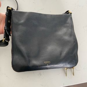 BLACK FOSSIL CROSSBODY PURSE !